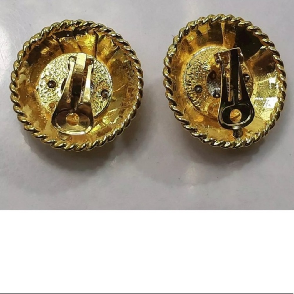 CHANEL Vintage Gold-Tone & Silver-Tone Clip On Earrings - Picture 11 of 13